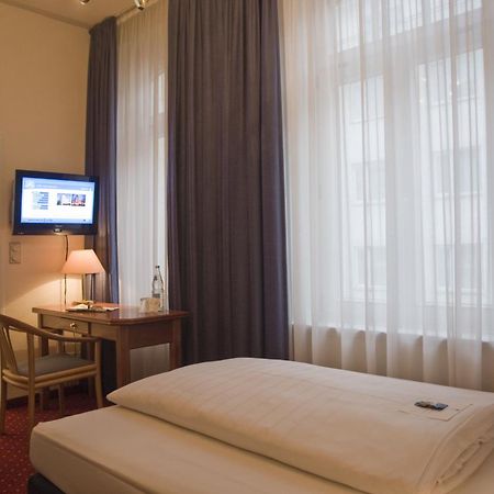 Hotel Fuerst Bismarck Хамбург Стая снимка