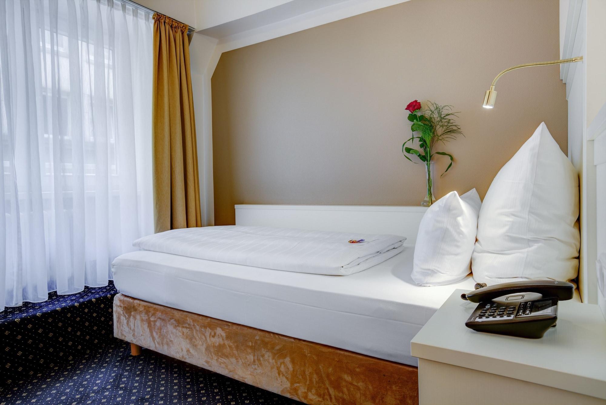 Hotel Fuerst Bismarck Хамбург Екстериор снимка