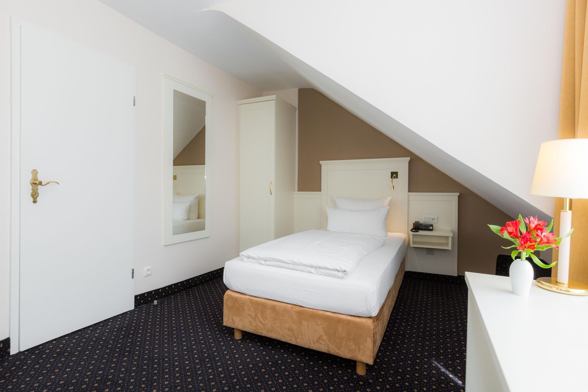 Hotel Fuerst Bismarck Хамбург Екстериор снимка