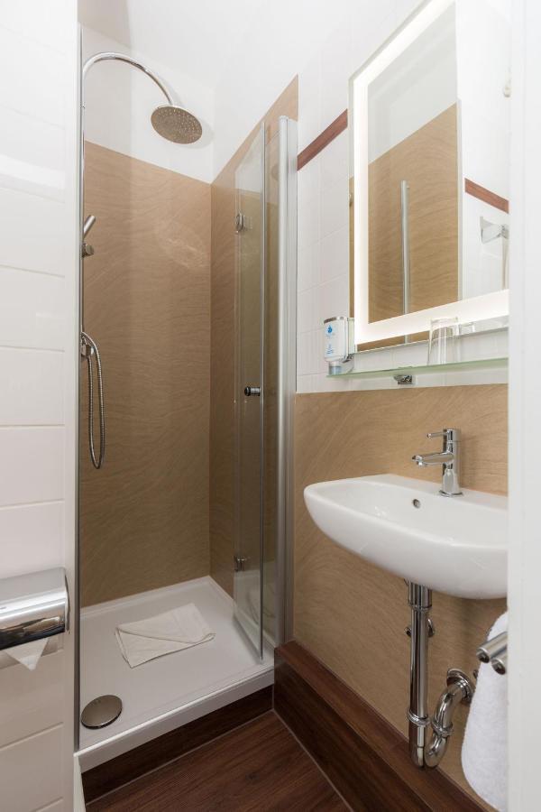 Hotel Fuerst Bismarck Хамбург Екстериор снимка