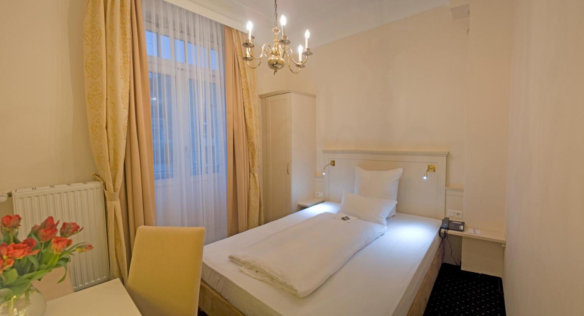 Hotel Fuerst Bismarck Хамбург Екстериор снимка