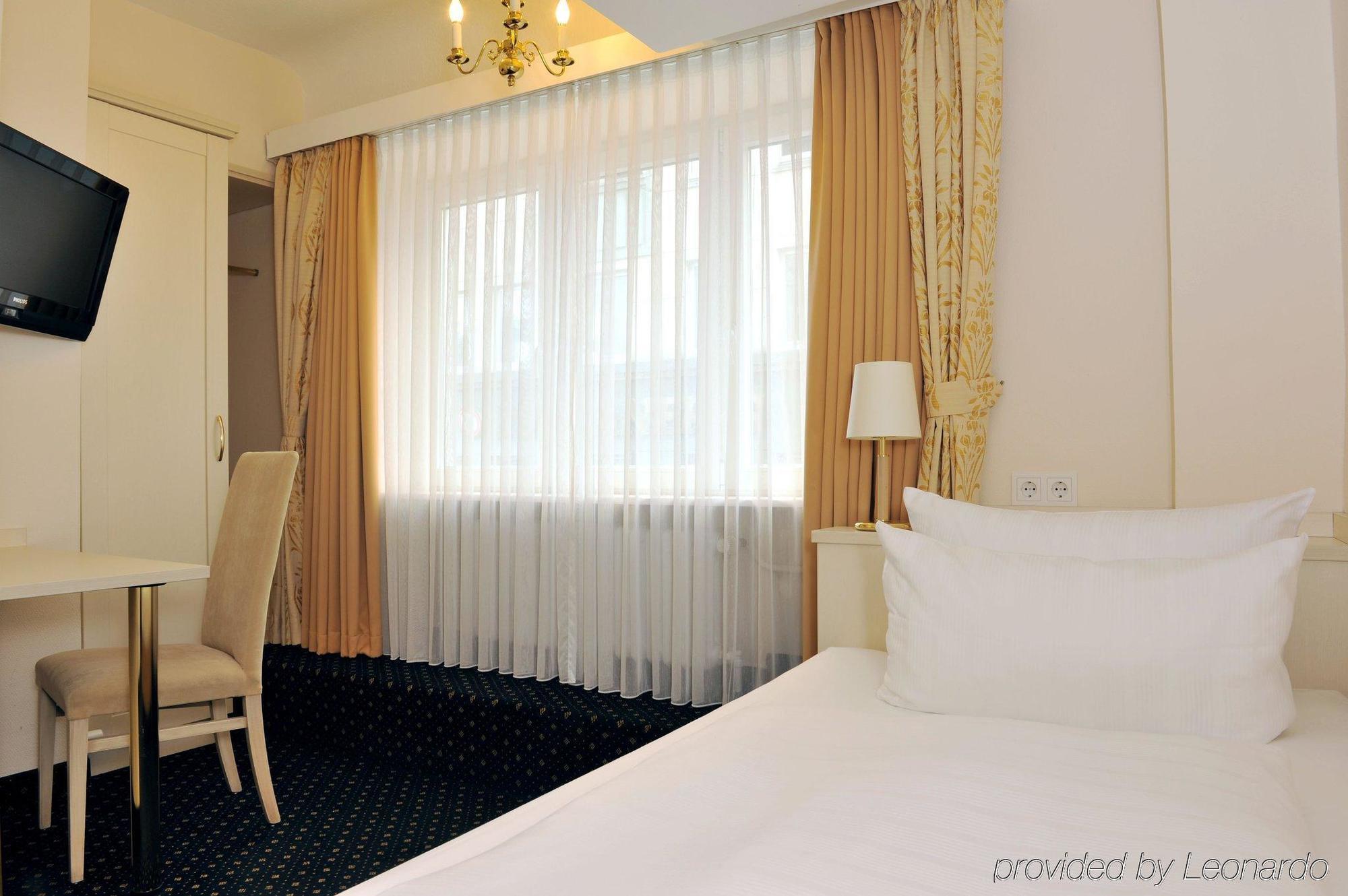 Hotel Fuerst Bismarck Хамбург Стая снимка