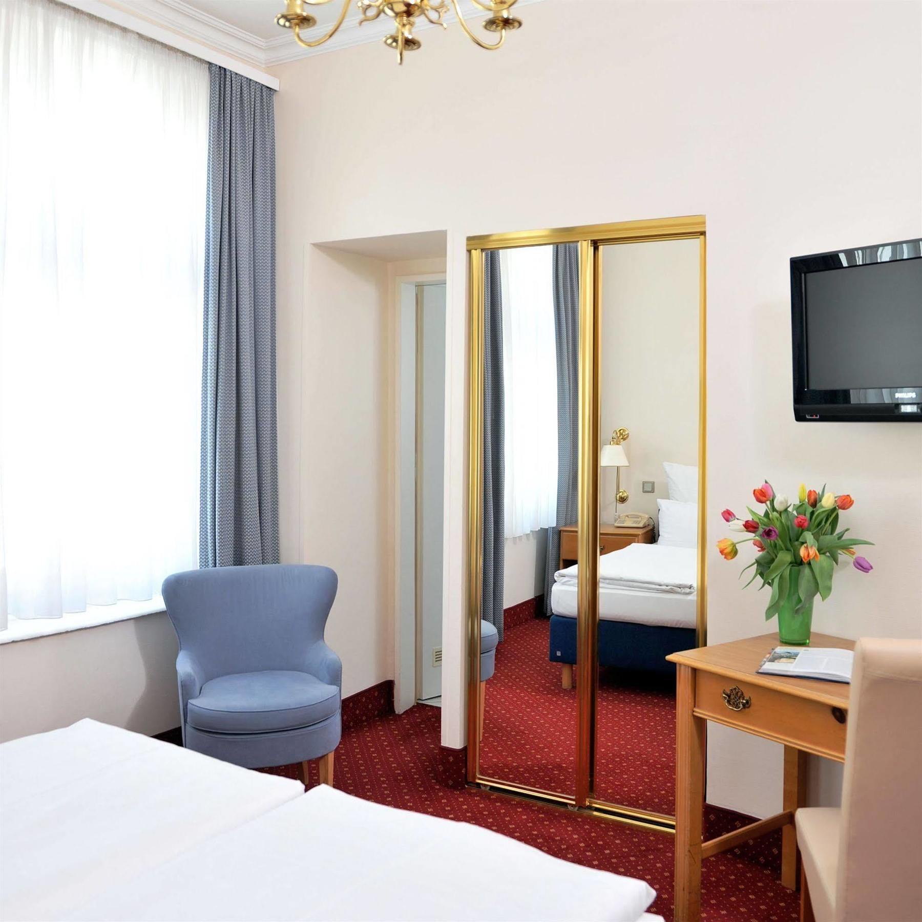 Hotel Fuerst Bismarck Хамбург Екстериор снимка