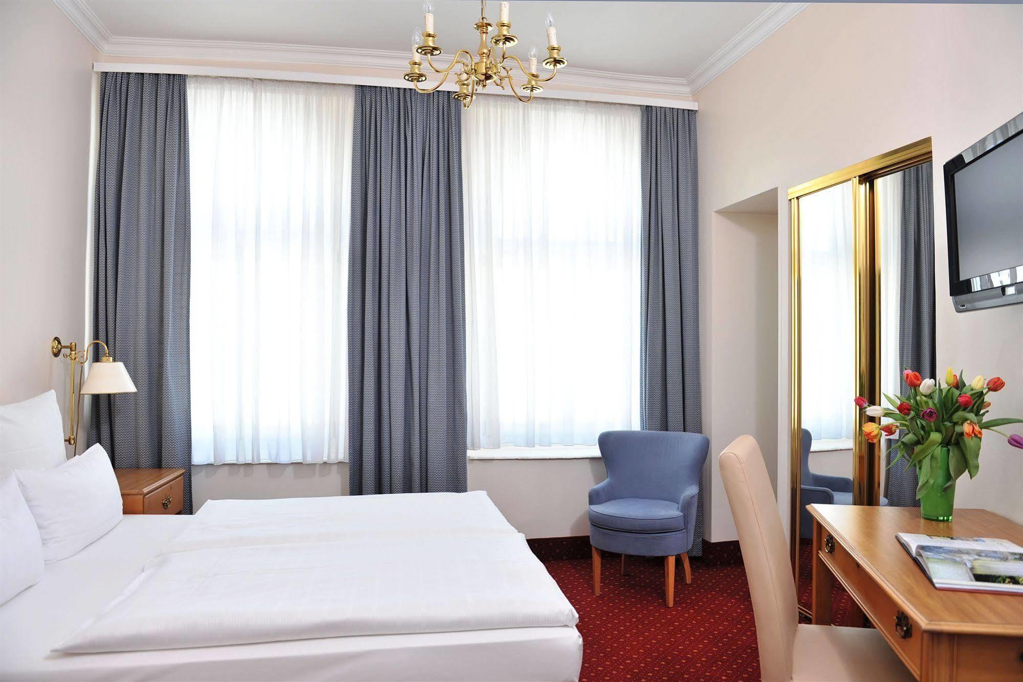 Hotel Fuerst Bismarck Хамбург Екстериор снимка